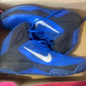 size 8 . Don’t wear them anymore.